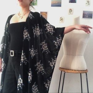 🦋American Eagle Floral Kimono🦋